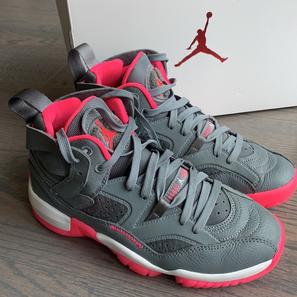 COPY - Nike Jordan Jumpman Two Trey - Women’s 6.5 - like new